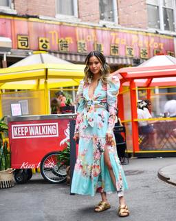Jamie Chung feet photo thumbnail