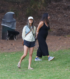 Jamie Chung feet photo thumbnail