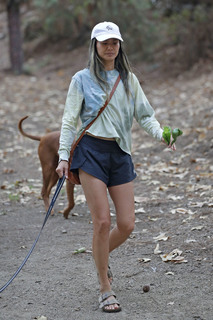 Jamie Chung feet photo thumbnail