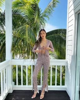 Jamie Chung feet photo thumbnail
