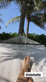 Jamie Chung feet photo thumbnail
