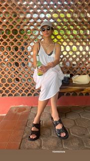 Jamie Chung feet photo thumbnail