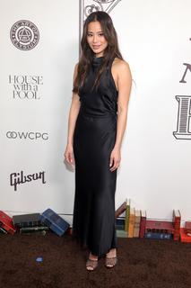 Jamie Chung feet photo thumbnail