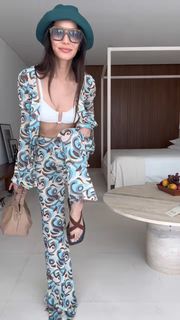 Jamie Chung feet photo thumbnail