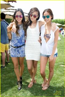 Jamie Chung feet photo thumbnail