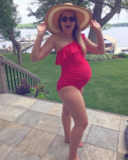 Jamie Erdahl feet photo thumbnail