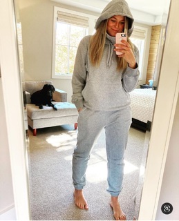 Jamie Erdahl feet photo thumbnail