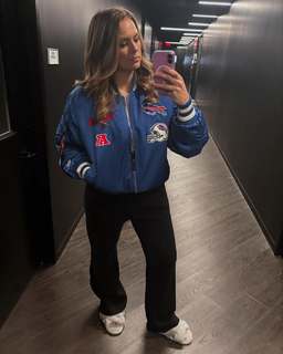 Jamie Erdahl feet photo thumbnail