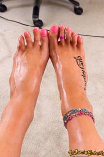 Jamie French feet photo 2
