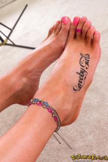 Jamie French feet photo 1