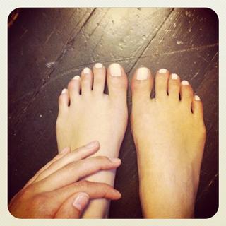Jamie Gray Hyder feet photo 17
