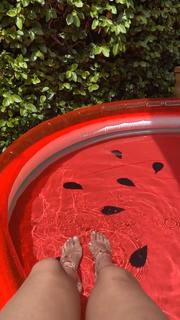 Jamie Gray Hyder feet photo 1