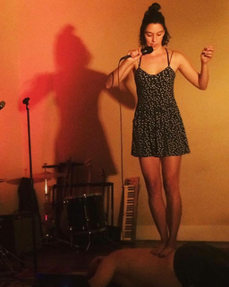 Jamie Loftus feet photo 9