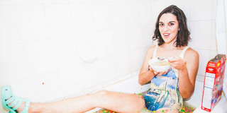 Jamie Loftus feet photo 8