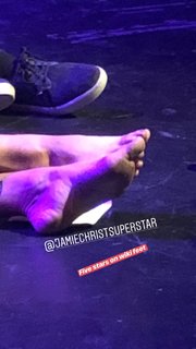Jamie Loftus feet photo 10