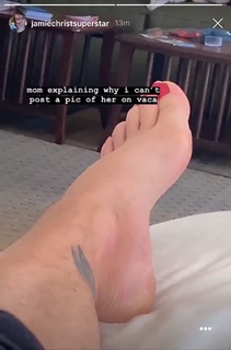 Jamie Loftus feet photo 11