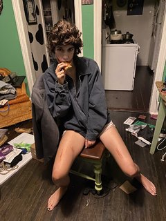 Jamie Loftus feet photo 4