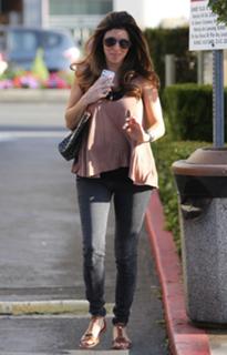 Jamie-Lynn Sigler feet photo thumbnail