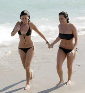 Jamie-Lynn Sigler feet photo thumbnail