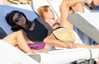 Jamie-Lynn Sigler feet photo thumbnail