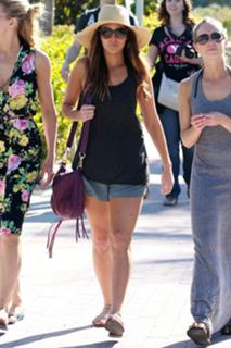 Jamie-Lynn Sigler feet photo thumbnail