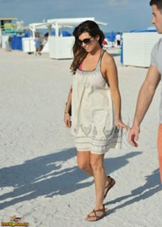 Jamie-Lynn Sigler feet photo thumbnail