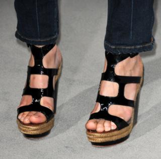 Jamie-Lynn Sigler feet photo thumbnail