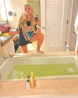 Jamie Lynn Spears feet photo thumbnail
