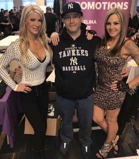 Jamie Szantyr feet photo thumbnail