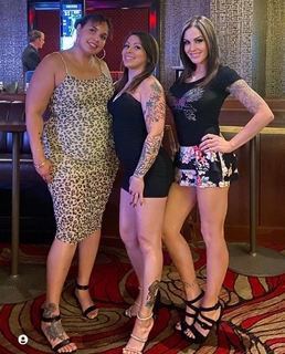 Jamie Szantyr feet photo thumbnail