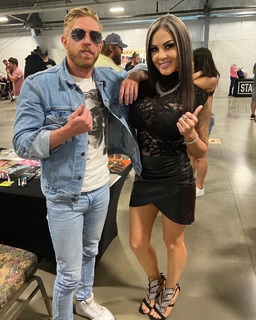 Jamie Szantyr feet photo thumbnail