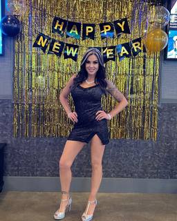 Jamie Szantyr feet photo thumbnail