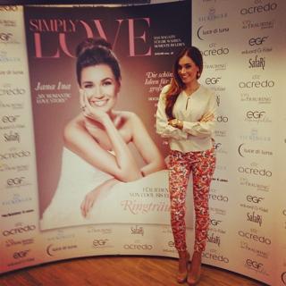 Jana Ina feet photo thumbnail