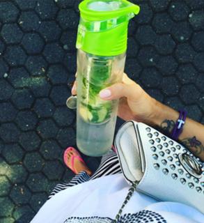 Jana Ina feet photo thumbnail