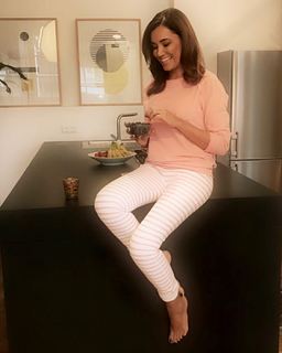 Jana Ina feet photo thumbnail