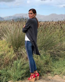 Jana Ina feet photo thumbnail