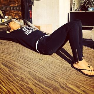 Jana Kramer feet photo thumbnail