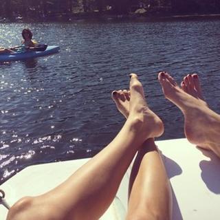 Jana Kramer feet photo thumbnail