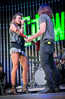 Jana Kramer feet photo thumbnail