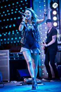 Jana Kramer feet photo thumbnail