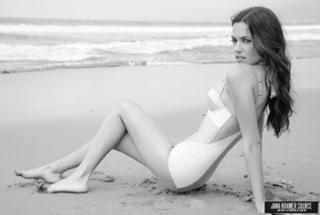 Jana Kramer feet photo thumbnail