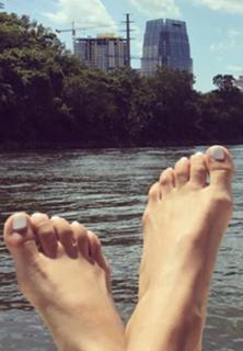 Jana Kramer feet photo thumbnail