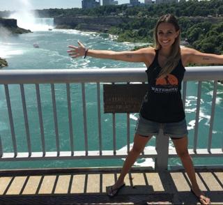 Jana Kramer feet photo thumbnail