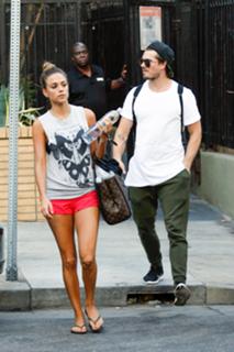 Jana Kramer feet photo thumbnail