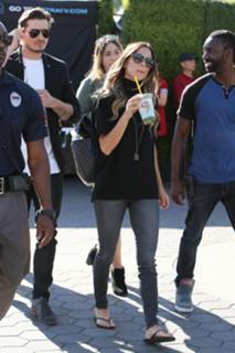 Jana Kramer feet photo thumbnail