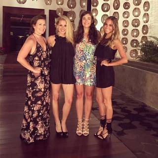 Jana Kramer feet photo thumbnail