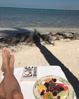 Jana Kramer feet photo thumbnail