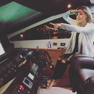Jana Kramer feet photo thumbnail