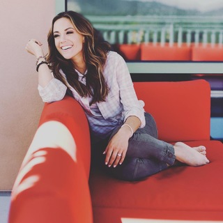 Jana Kramer feet photo thumbnail
