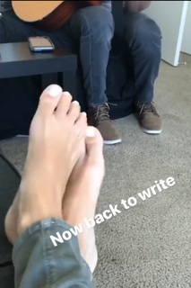 Jana Kramer feet photo thumbnail